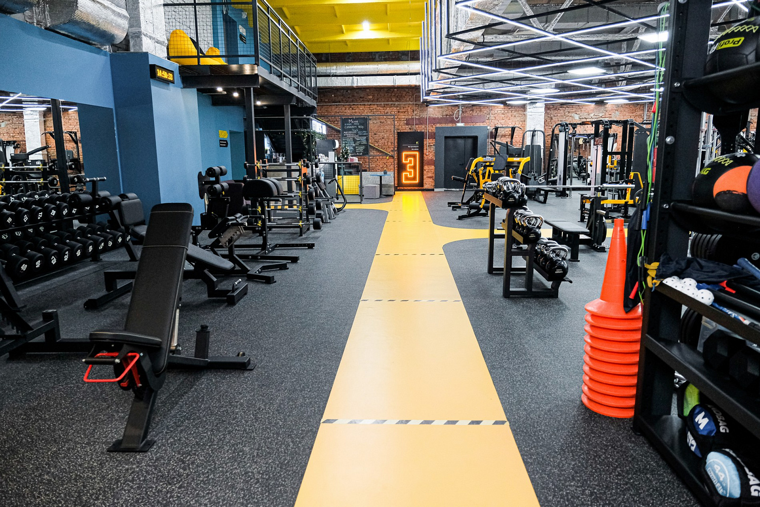 Фитнес-клуб "КОСМОС"
